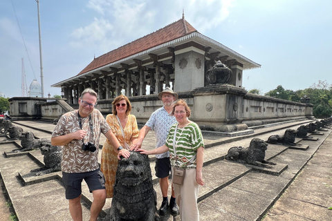 Colombo: City Cultural & Historic Stops by Tuk Tuk