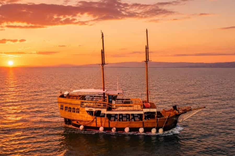 Portorož: Bootsfahrt zur goldenen Stunde mit Sekt. Foto: GetYourGuide Portorož: Bootsfahrt zur goldenen Stunde mit Sekt. Foto: GetYourGuide