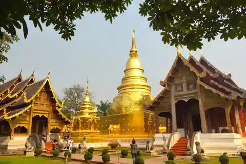 Ex-monk city & temples walking tour: (3.5 hours / 1.7 km.)