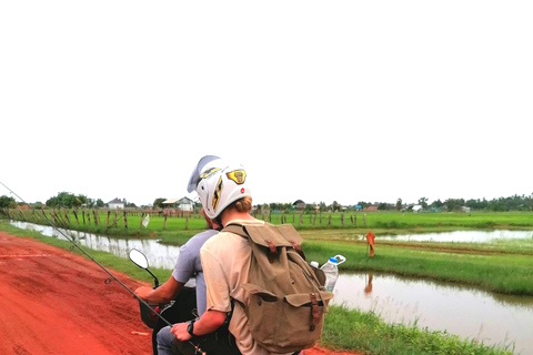 Siem Reap: Fishing in the rice fields, in the villages of Siem Reap