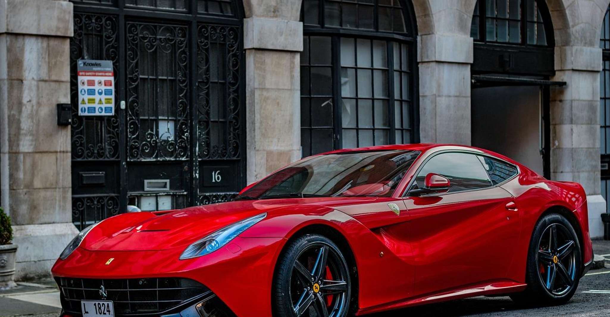Roman Castles - Private Tour in Ferrari Portofino - Hizvo