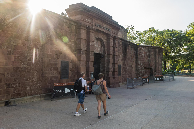 NYC: Financial District Guided Walking Tour English-Spanish NYC: Financial District Guided Walking Tour