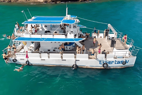 Rio de Janeiro: Exclusive catamaran ride and lunch included. Rio - Búzios Day Trip: exclusive catamaran ride and lunch included.