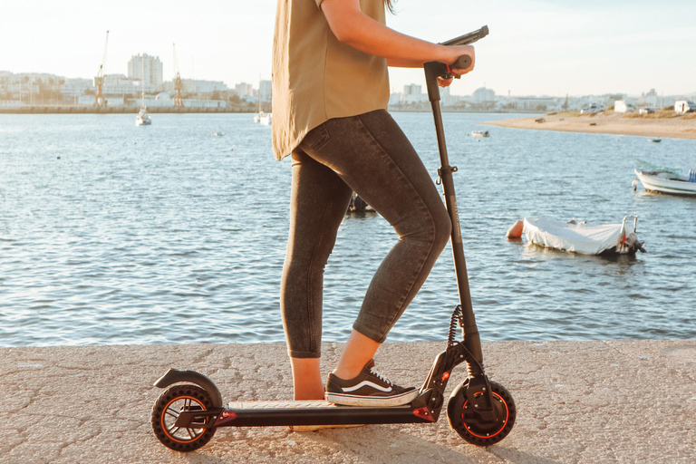 Ferragudo: scooter elettrici per un&#039;avventura nel villaggio del divertimentoFerragudo Village: Noleggio scooter elettrici