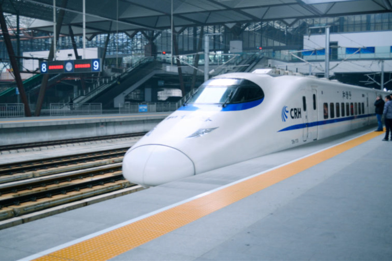 From Shanghai: Hangzhou Private Day Trip with Bullet Train Business Class