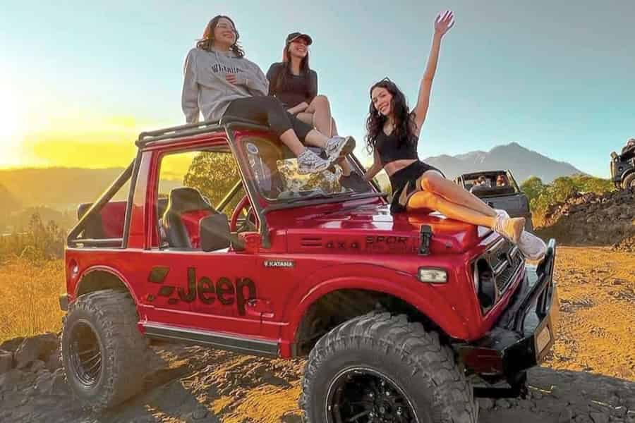 Gunung Batur: Jeep-Tour bei Sonnenaufgang, schwarze Lava und Frühstück (alles inklusive). Foto: GetYourGuide Gunung Batur: Jeep-Tour bei Sonnenaufgang, schwarze Lava und Frühstück (alles inklusive). Foto: GetYourGuide