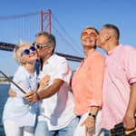 Lisbona: crociera panoramica con sosta per nuotare, bevande e musica
