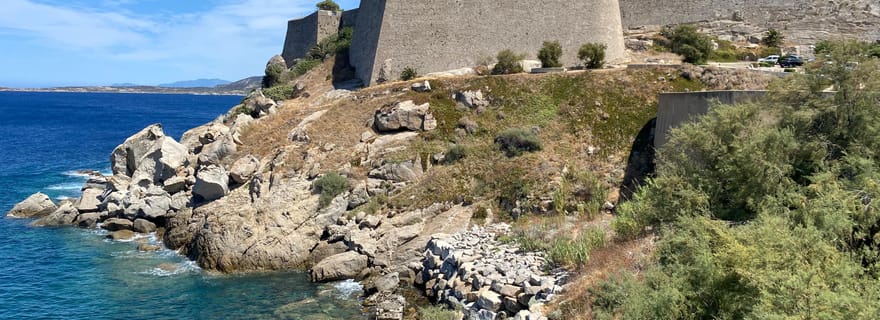 Corse : Excursion d'une journée à Calvi en minibus au départ de Bastia
