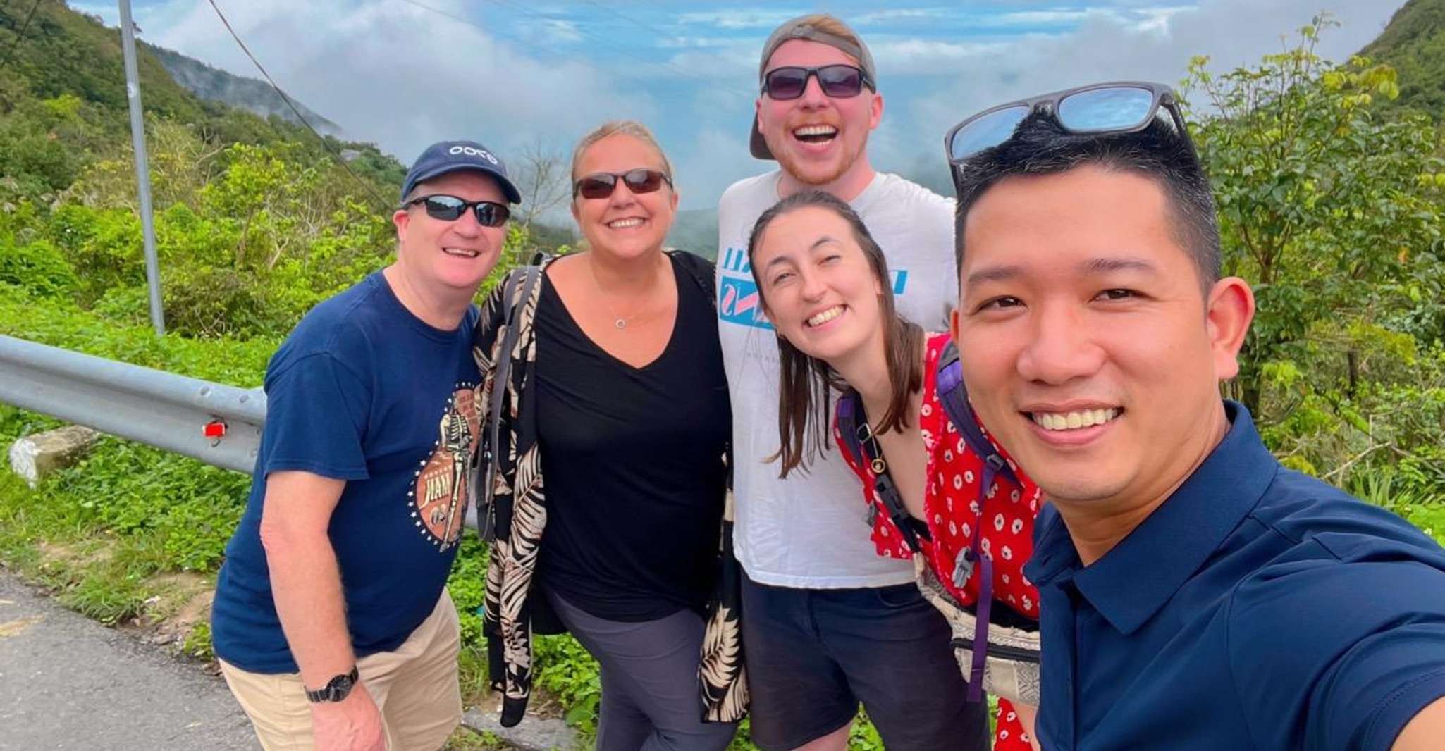 与观光之旅从色调到Hoi的私人转会