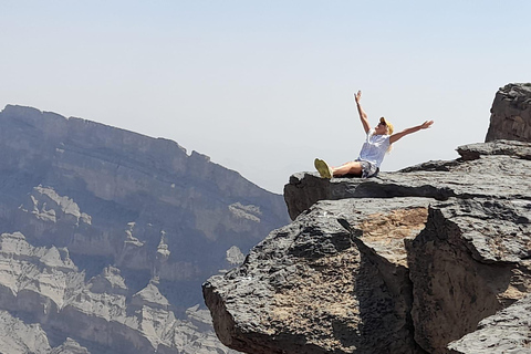 From Muscat: Nizwa Fort, Al Hamra & Jebel Shams Day Trip
