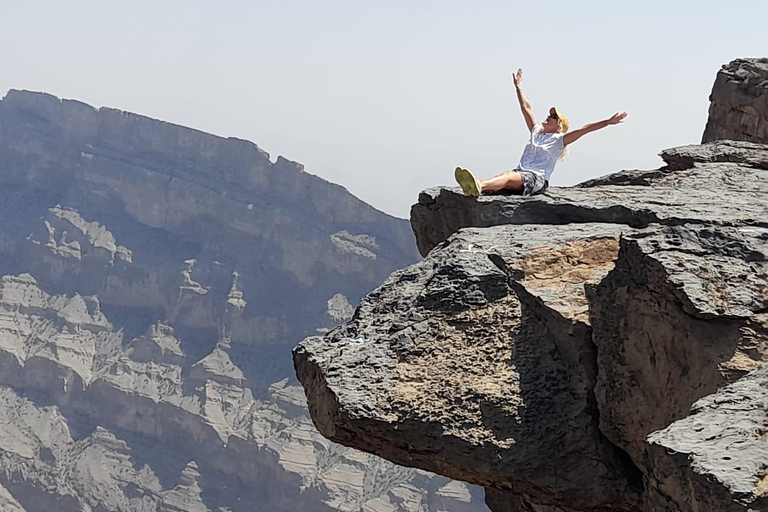 From Muscat: Nizwa Fort, Al Hamra & Jebel Shams Day Trip