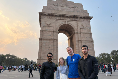 Delhi : visite citadine privée d'une journée ou d'une demi-journée à Old et New DelhiVisite d'une journée complète de l'Ancienne et de la Nouvelle Delhi (voiture + guide)