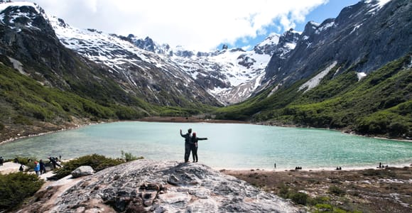 Ushuaia: Esmeralda Lagoon Trekking Tour with Lunch at a Mountain Dome