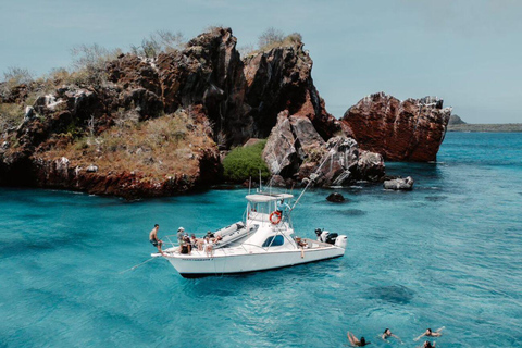 San Cristobal: 360 Island Tour with Snorkeling