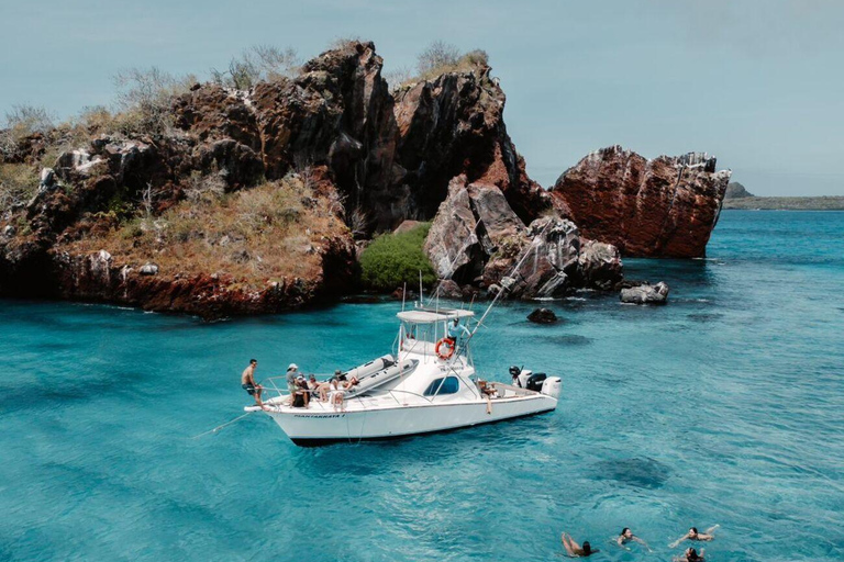 San Cristobal: 360 Island Tour with Snorkeling