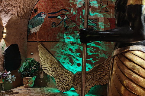 San José: Walk inside themed caves and dine at a viewpoint