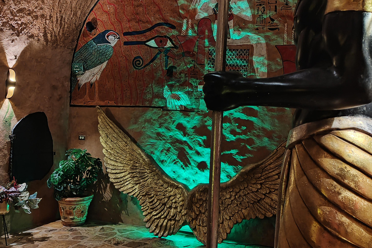 San José: Walk inside themed caves and dine at a viewpoint