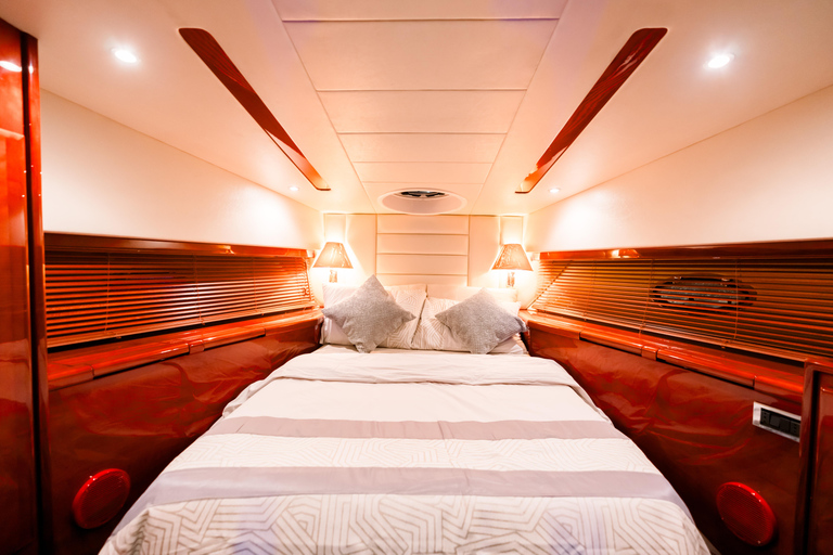 迪拜：私人游艇巡航（可选配美食套餐）3小时游船之旅