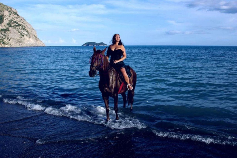 Zakynthos: Horse Riding Swimming Experience