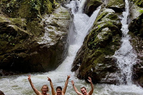瓜纳卡斯特：徒步探索佩拉多山，游览印第安石瀑布瓜纳卡斯特：佩拉多山徒步和印第奥岩石之旅