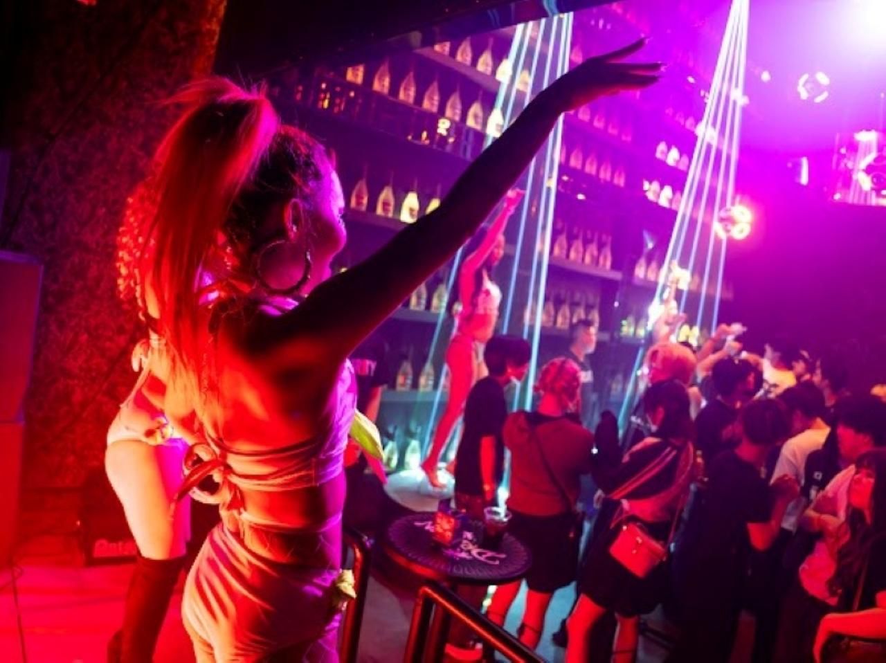 Sendai Kokubuncho: Eintrittskarte für den Dragon Nightclub & Getränk
