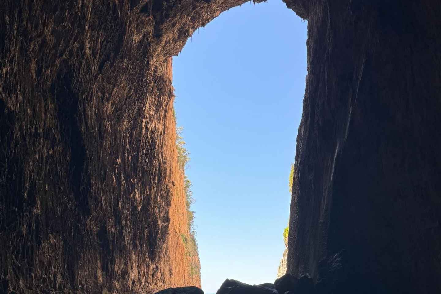 弗洛勒出发哈吉·阿里洞穴与卡拉布伦快艇之旅