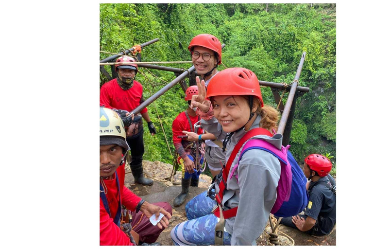 Yogyakarta: Excursión de 1 día a la Cueva de Jomblang y la Cueva de PindulYogyakarta: Cueva de Jomblang y Cueva de Pindul Tour privado de 1 día