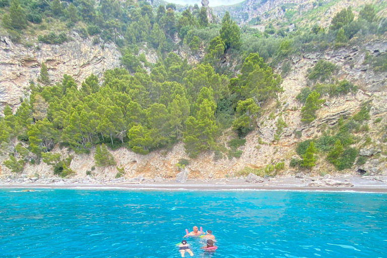 Capri: Secret Corners Boat Tour with Local Skipper