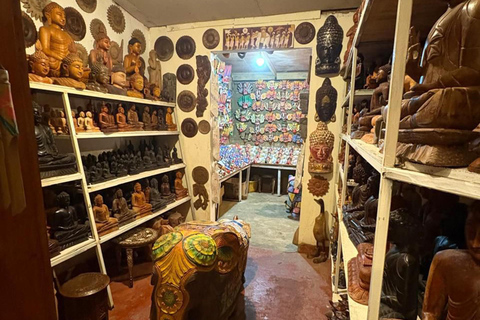 Kandy: Tuk-Tuk Tour with Market Visit and Workshop