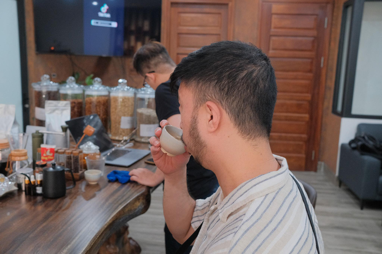 Hanoi Kaffee Workshop: Wecke deine Sinne mit 5 einzigartigen BrühenMitmach-Gruppe