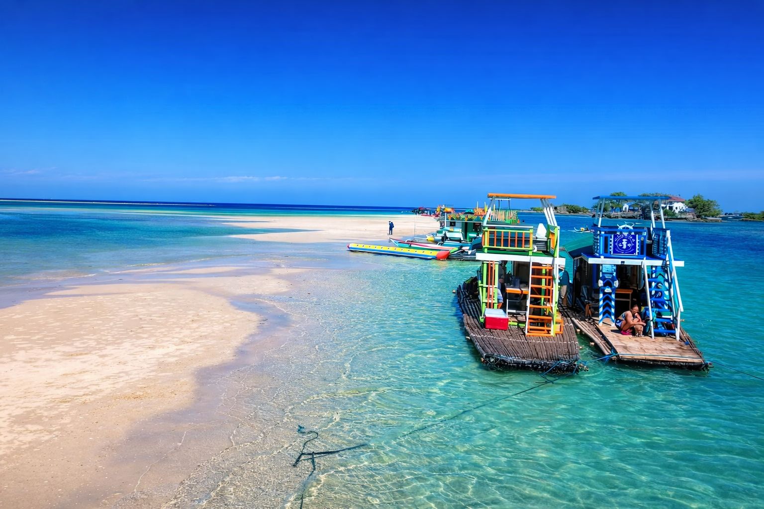 Manila: Private Tour nach Little Boracay mit schwimmendem Cottage