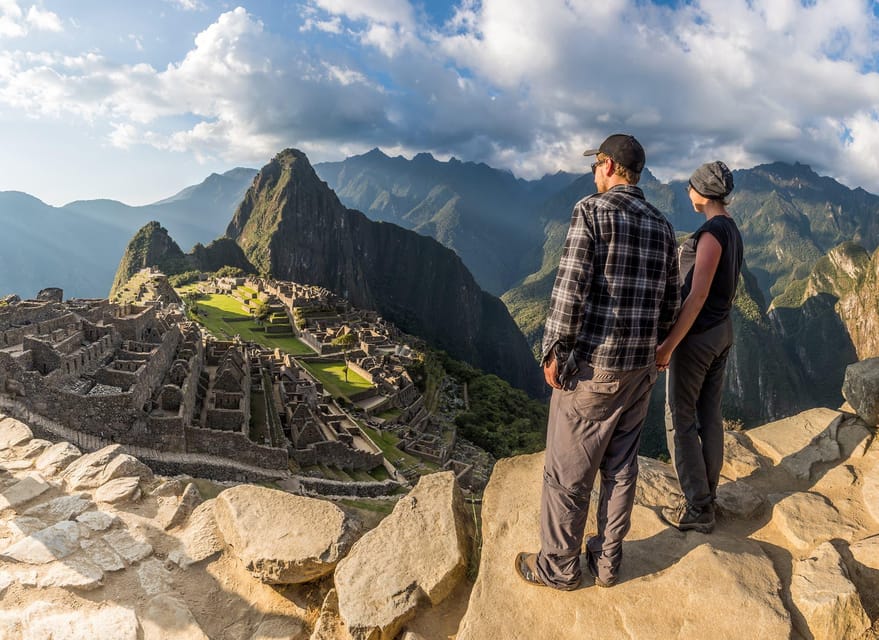 Machu Picchu Pueblo: Guiado + Ticket de entrada Machu Picchu | GetYourGuide