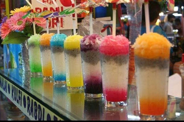 Tour gastronômico pelas ruas e praias de Mumbai com mais de 10 degustaçõesTour pela comida de rua e praia de Mumbai: coma e beba como um morador local