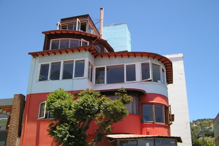 Valparaiso: Guided Walking Tour with Pablo Neruda Museum