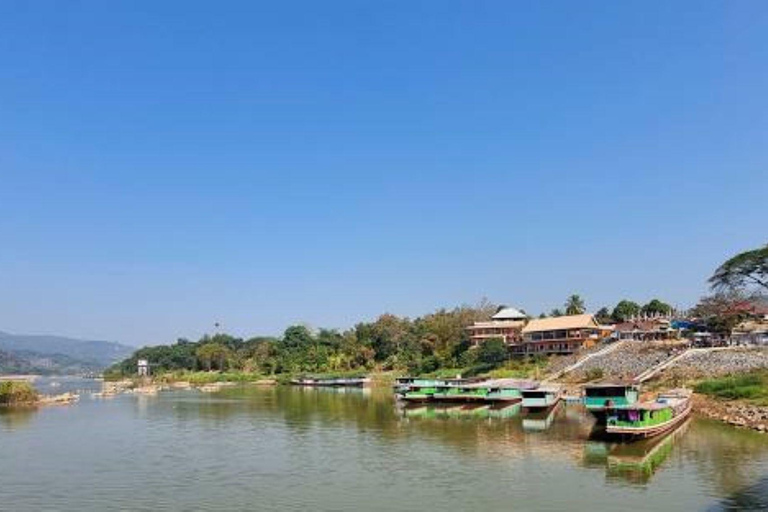 Desde Chiang Mai Luang Prabang Tour en barco lento de 3 días y 2 noches