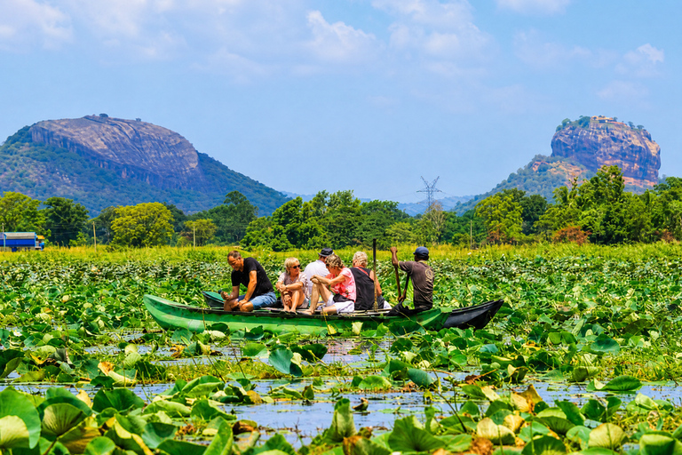 Sigiriya: Sunset Village Tour & Rare Loris Wildlife Walk