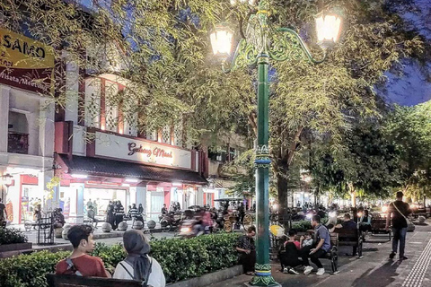 Yogyakarta: Malioboro Street Night Tour with Food Tasting