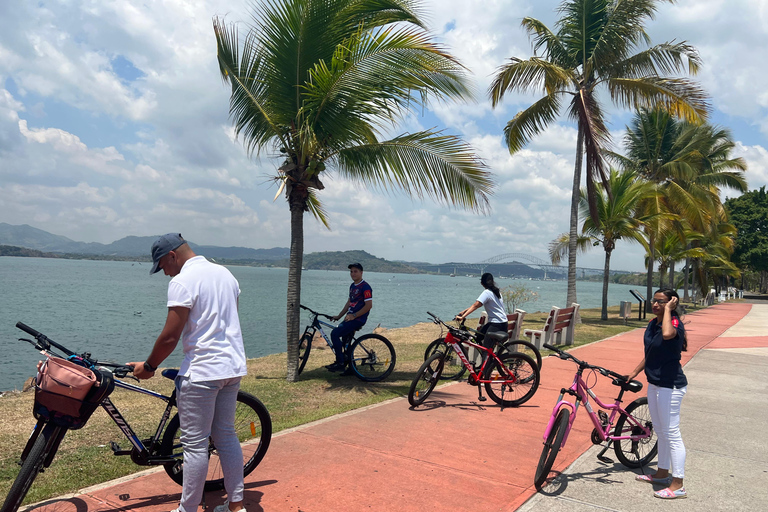 Panama: Causeway Bike Tour with Food Tastings