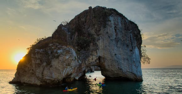 Mismaloya: Los Arcos Bioluminescent Waters Kayak & Cave Tour