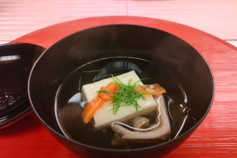 Kanazawa: Food Hopping from Ryotei Dinner to Local Bar