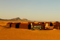 Zagora, pendant la nuit dans un camp de désert de luxe avec une balade à camel, - Housity
