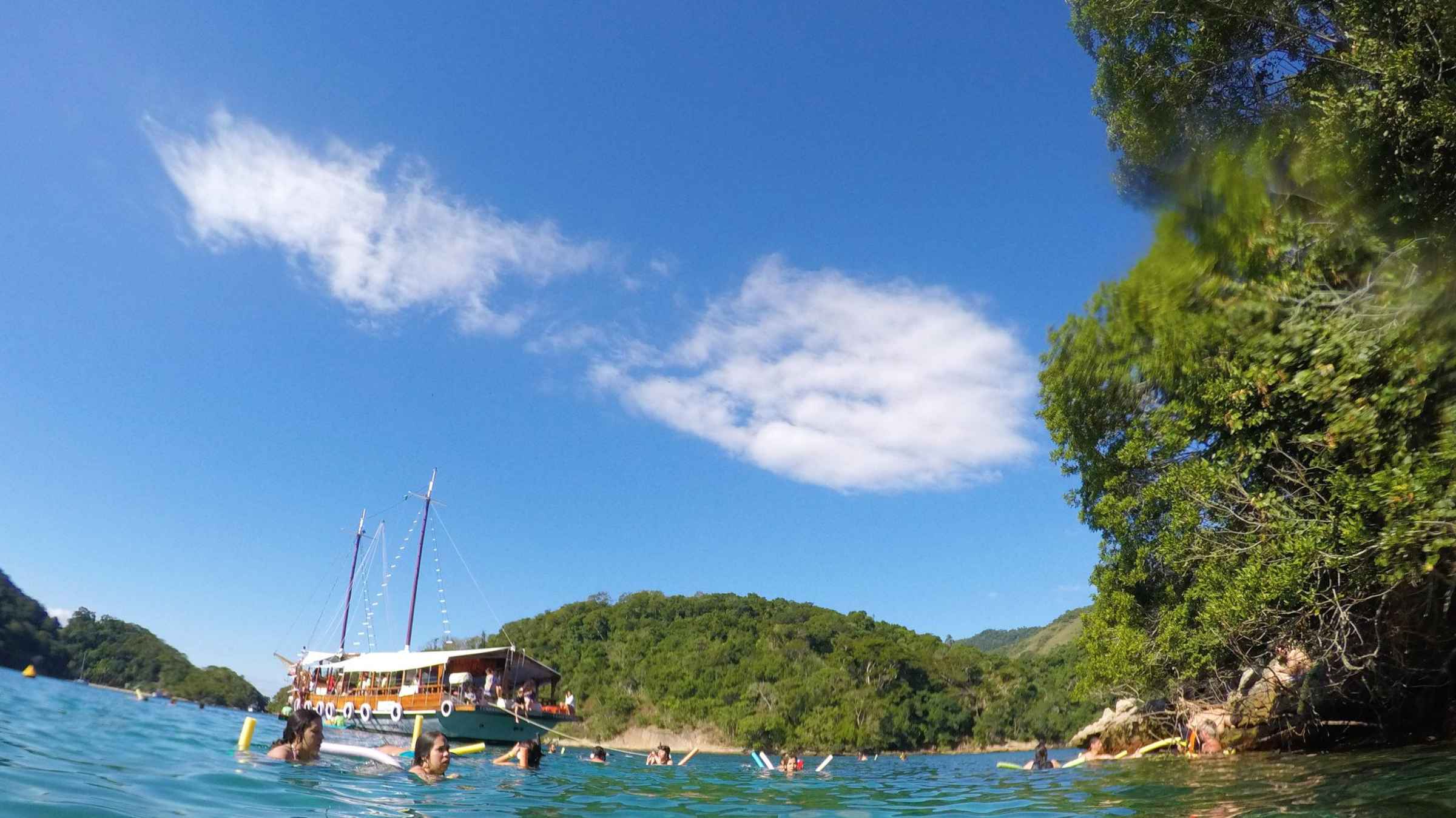 Angra dos Reis: Passeio de lancha pelas ilhas paradisíacas5 horas5(2)