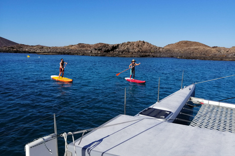 Sailing tour to Papagayo beach.