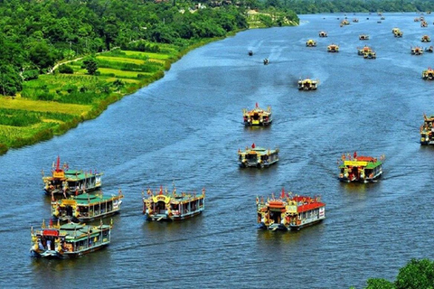 Passeio de barco em Hue no rio Perfume