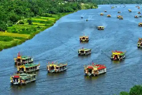 Tour en barco por el río Perfume de Hue con las Tumbas Reales