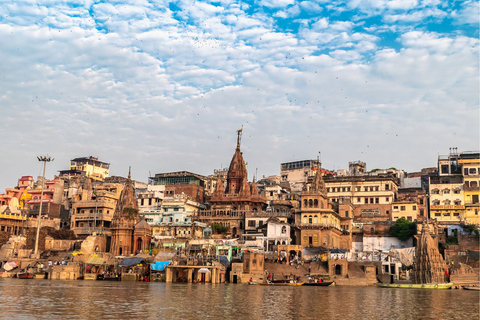 Varanasi : Excursion privée d'une journée à Varanasi avec SarnathCabine privée, guide touristique, droits d'entrée et balade en bateau