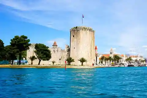 From Split: Blue Lagoon, Šolta, and Trogir Speedboat Tour
