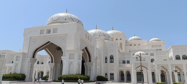 Abu Dhabi: Premium Tour Grand Mosque & Royal Palace