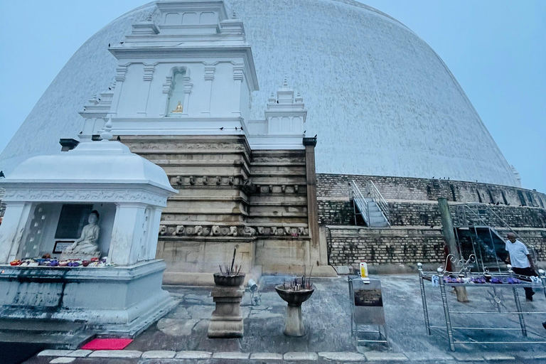 Explore Sri Lanka in 4 Days – Culture, Nature & Adventure