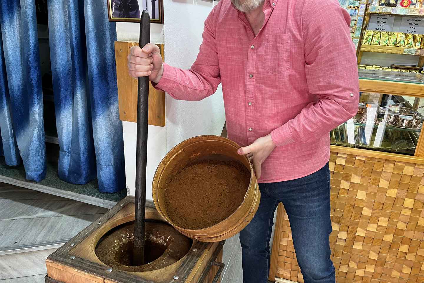 Tour a pie por Sarajevo con una experiencia de café bosnio